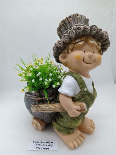 69903 MENINO JARDIM COM VASO