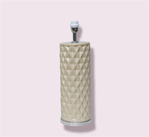 381 CANDEEIRO CERAMICA BEGE DIAMANTE 17X17X43CM